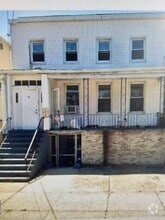 Building Photo - 17 Beach St
