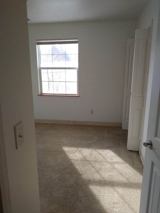 Building Photo - 2780 Hidden Dr
