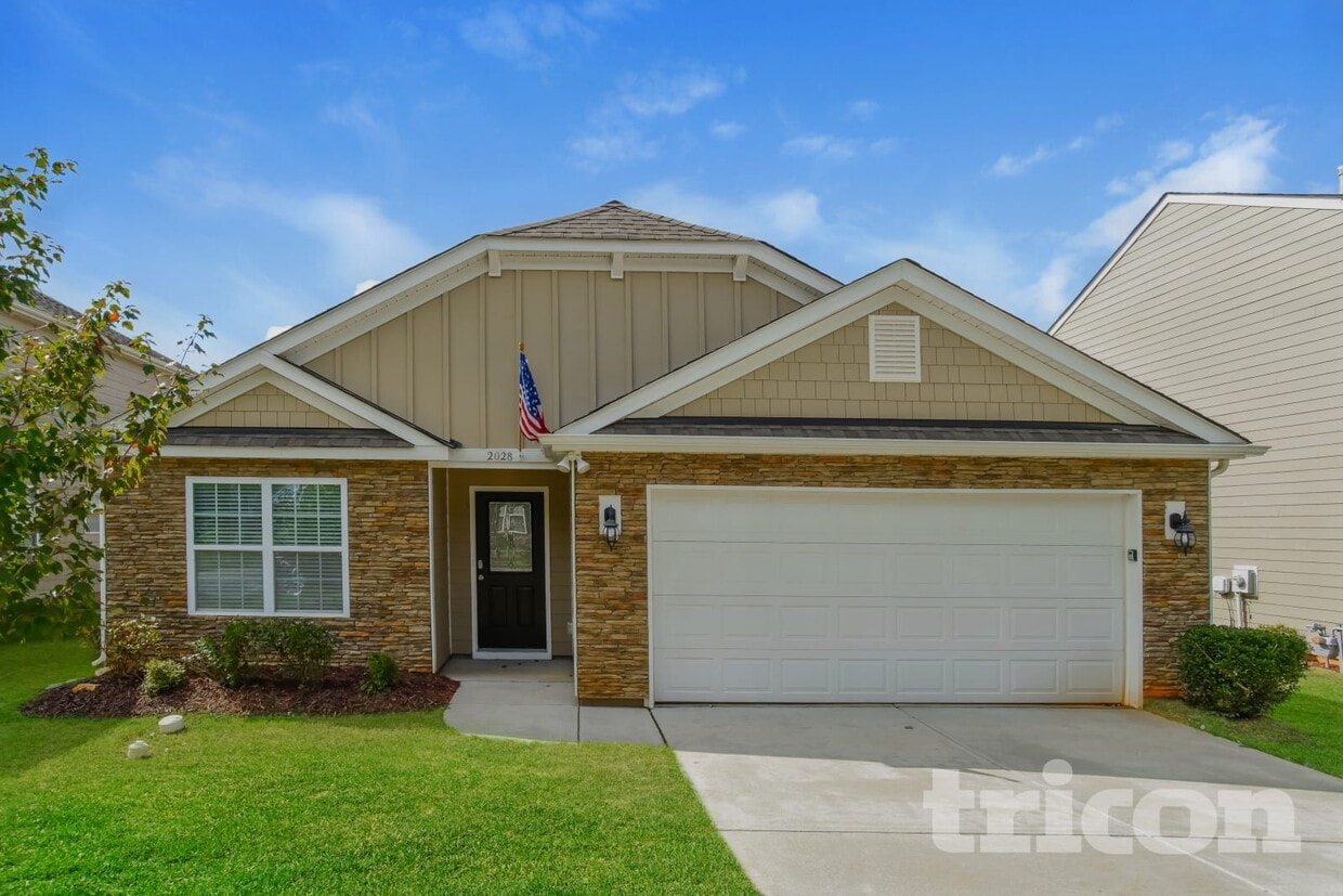 Primary Photo - 2028 Stoney Pointe Cir