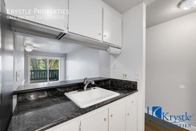 Foto del edificio - Cozy Condo Charm with Scenic Patio Views a...