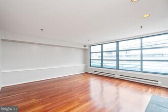 Building Photo - 7 N Christopher Columbus Blvd