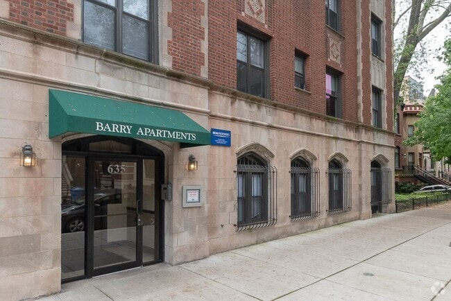 Building Photo - 638 W Barry
