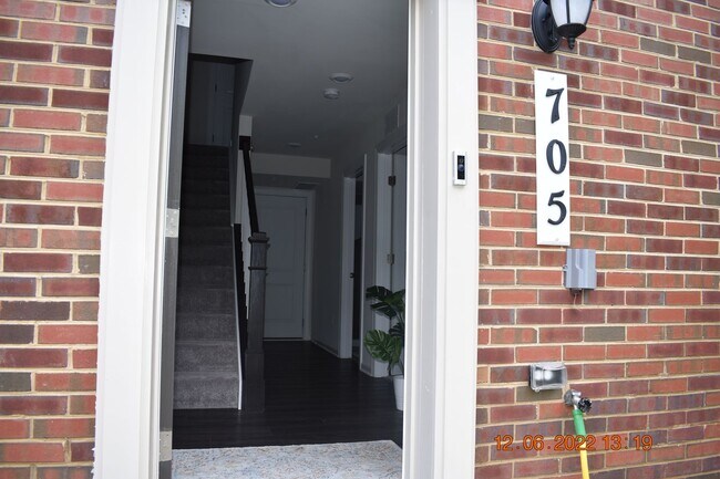 Building Photo - BRAND NEW HOME FOR RENT 4 LEVEL HOME WITH ...