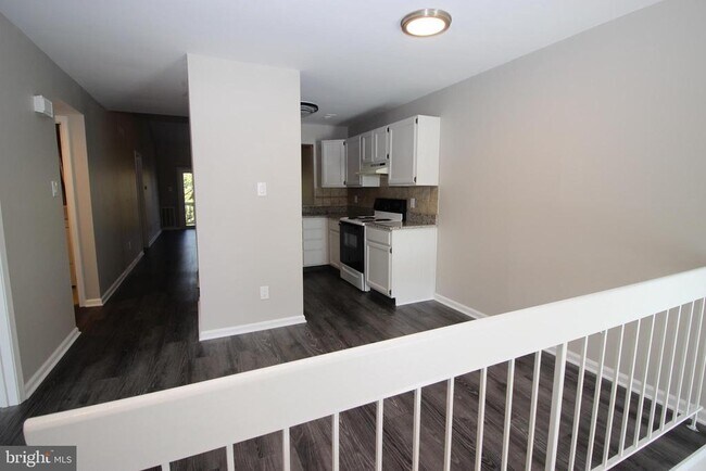 Building Photo - 6010 Beacon Hill Dr