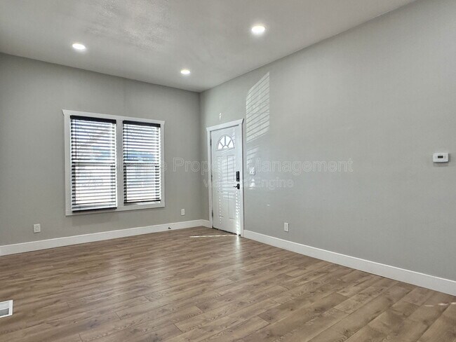 Building Photo - 823 Sahwatch St