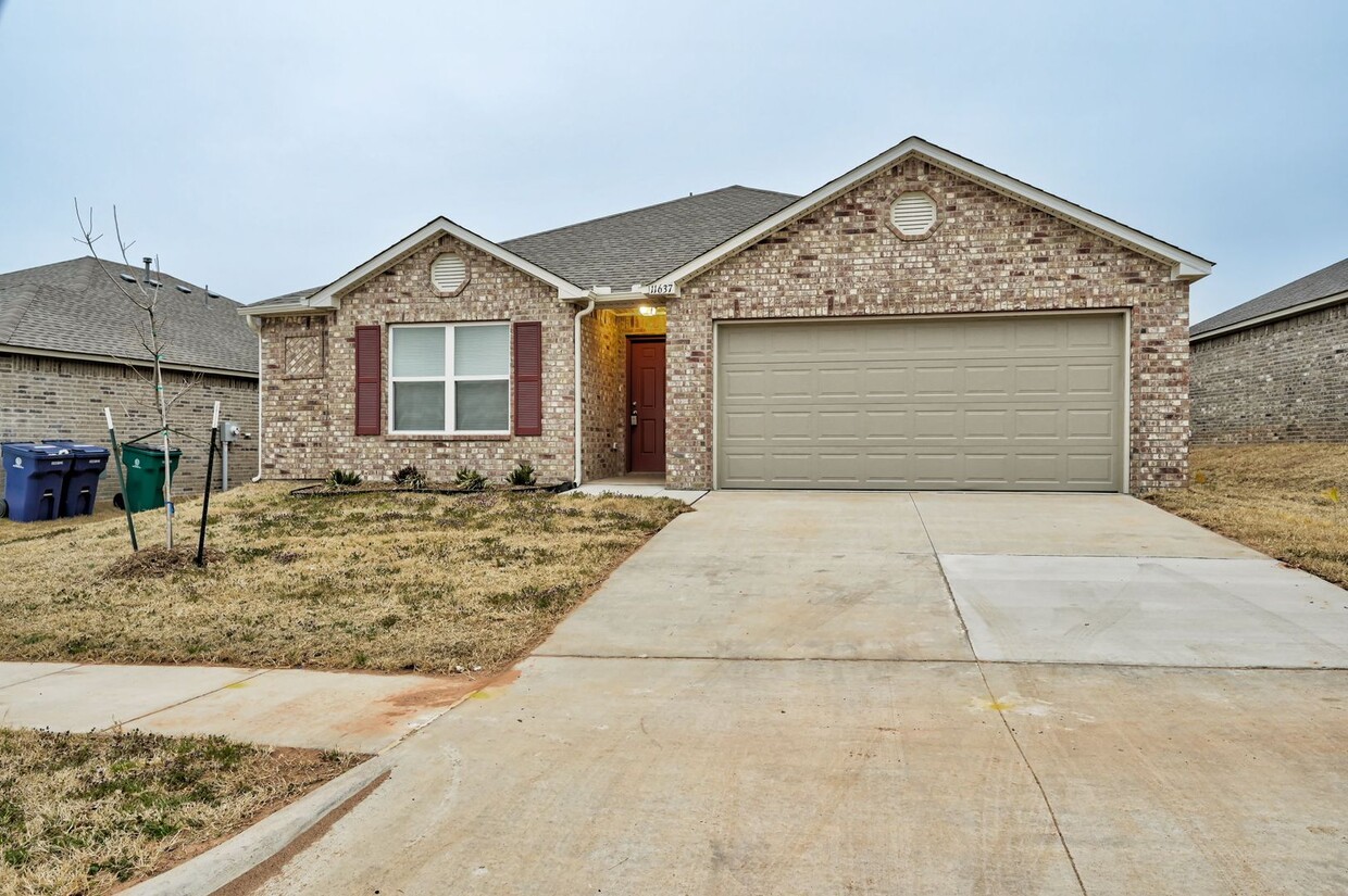 Foto principal - Gorgeous Brand New 4 Bed 2 Bath Home in He...