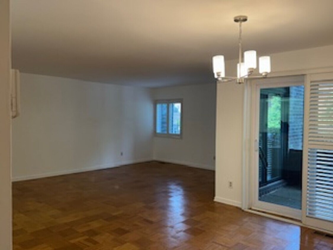 Foto principal - 2BR/2BA Ground Floor Condo with Walk-Up Pa...