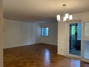 Building Photo - 12 Stonehenge Cir