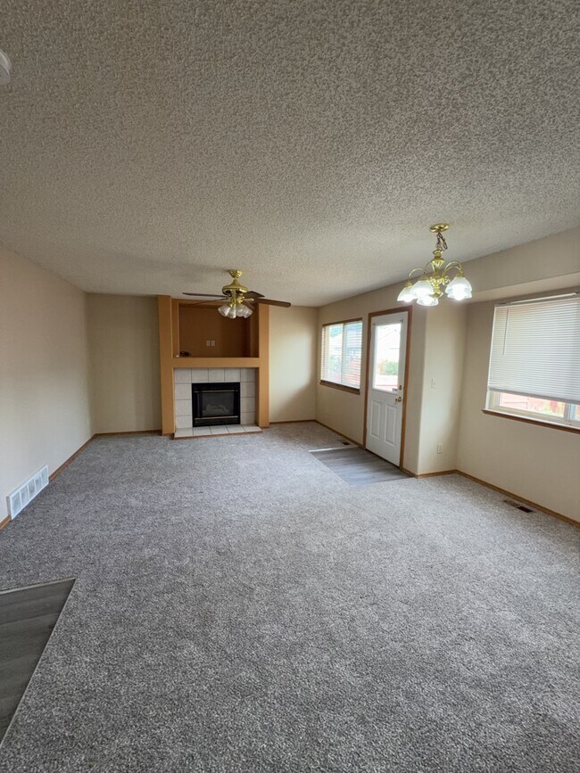 Foto del edificio - 2123 Fairweather Way