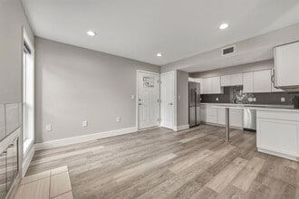 Building Photo - 935 La Posada Dr