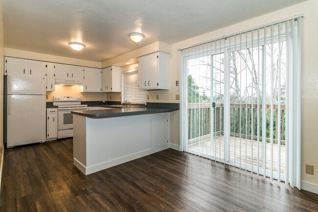 Building Photo - 3-Bedroom, 2-Bath Duplex - Amazing Views o...