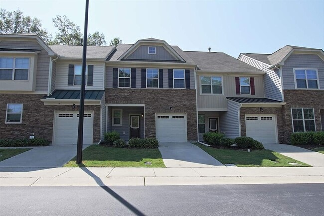 Building Photo - Spacious 3Bedroom Townhome in Thompson Rid...