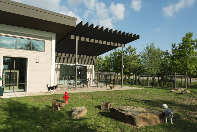 Building Photo - Viridian Design District