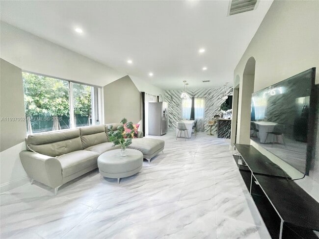 Foto del edificio - 1102 NW 26th St