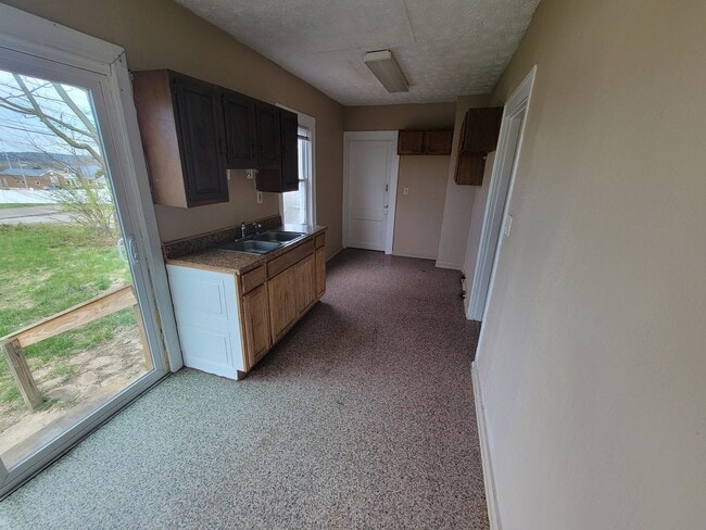 Building Photo - 1339 Parkamo Ave 3BR/1BA (Hamilton)