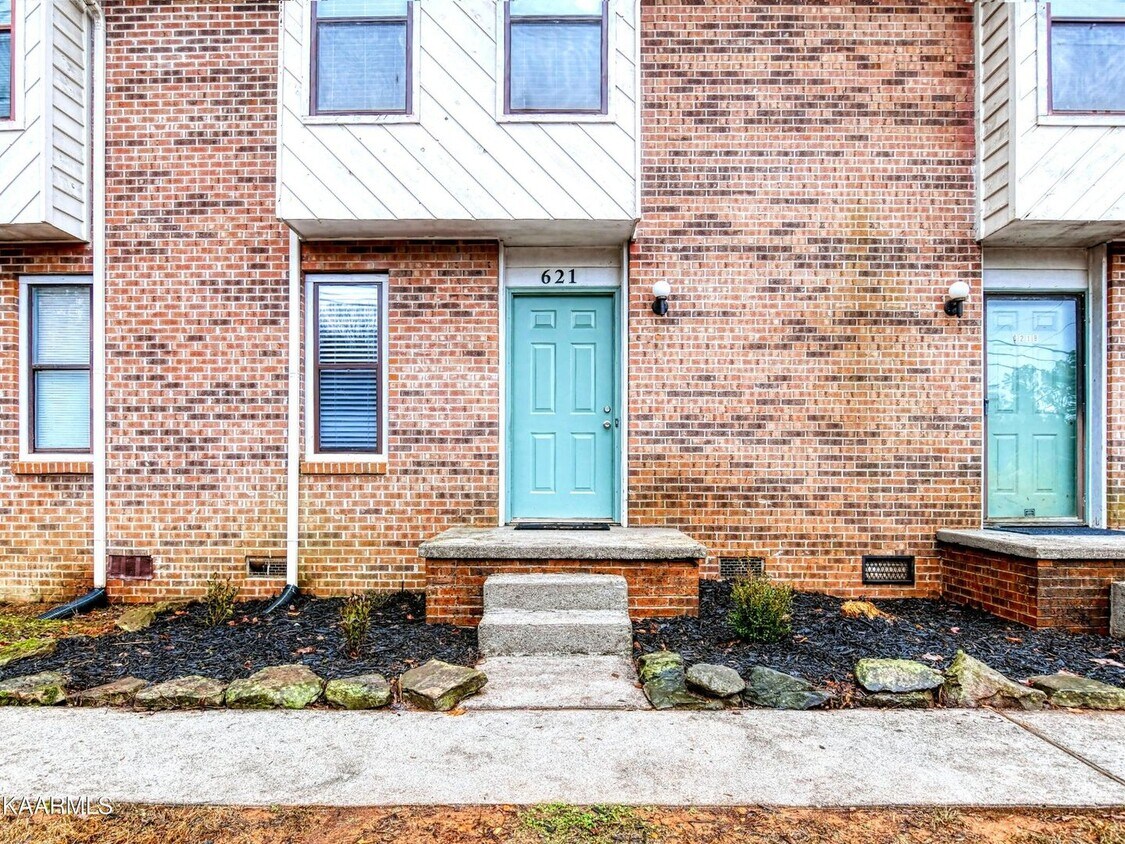 Primary Photo - Knoxville 37923 - 2 bedroom, 1.5 bath home...