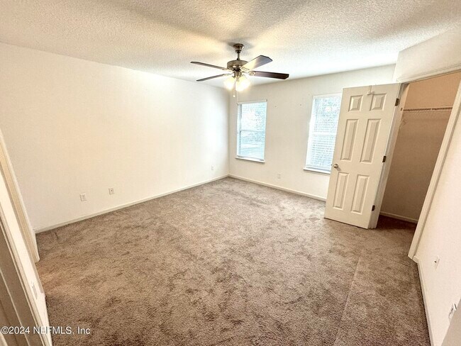 Building Photo - 342 Scrub Jay Dr