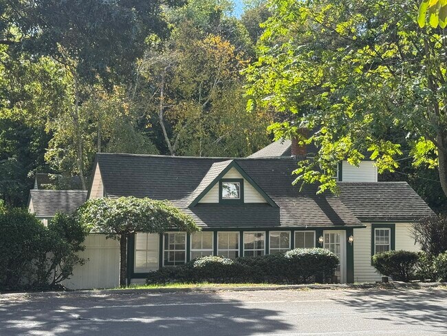 Foto del edificio - 110 N Country Rd