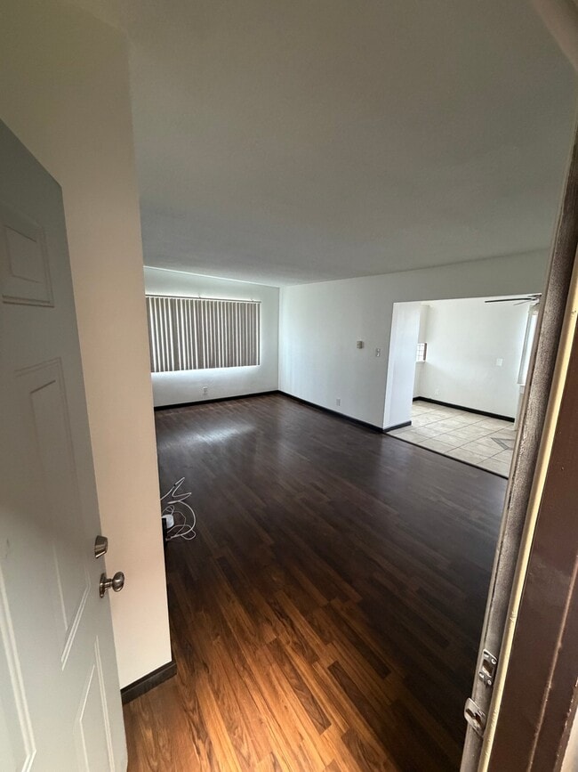 Building Photo - 824 Glenway Dr