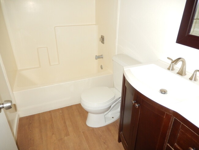 Building Photo - 2 Bed, 1 Bath in Highly Desired North Park!