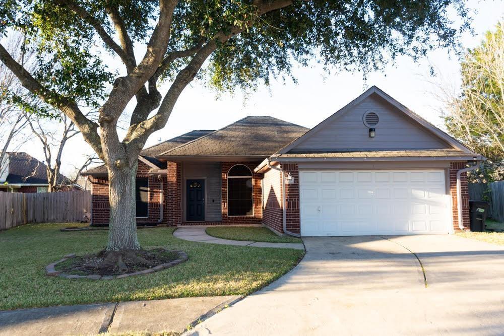 Primary Photo - 822 Oak Lodge Ct