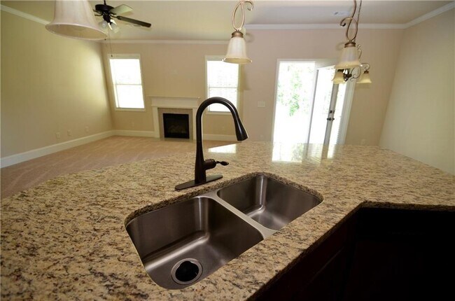 Building Photo - 1040 Delo Ln