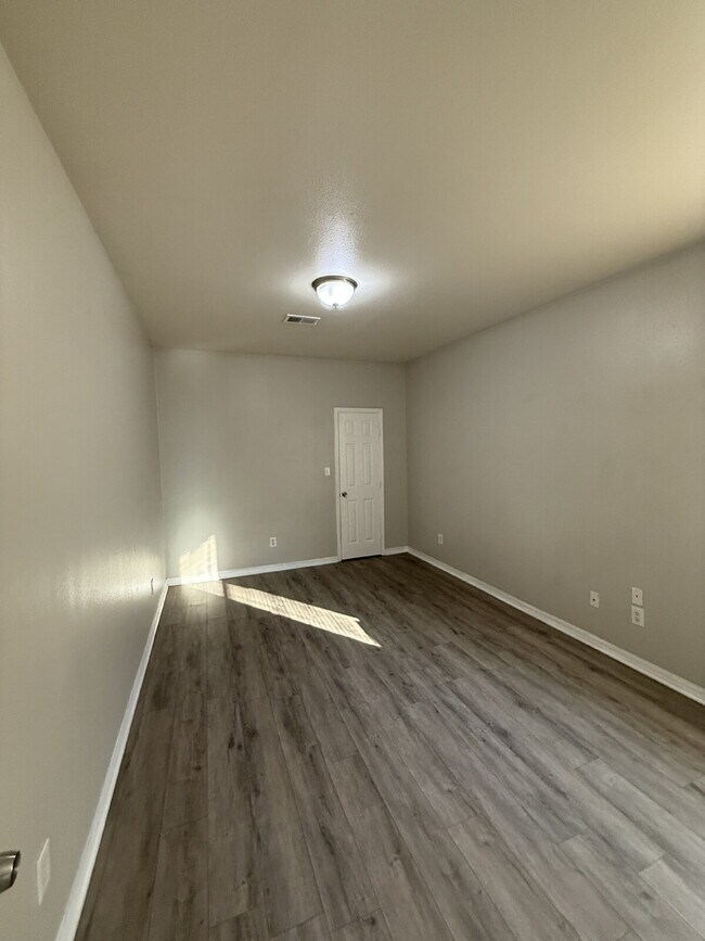 Foto del edificio - 1823 Smoke Tree Ln