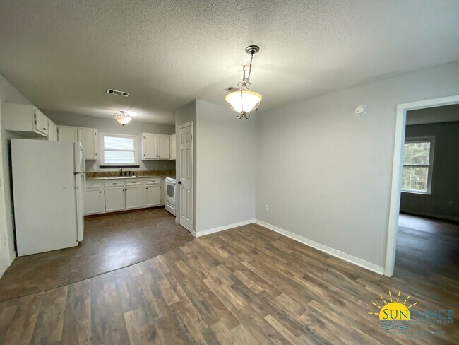 Building Photo - Nice 3 Bedroom Home in Crestview!