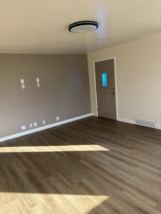 Building Photo - 296 S 100 E