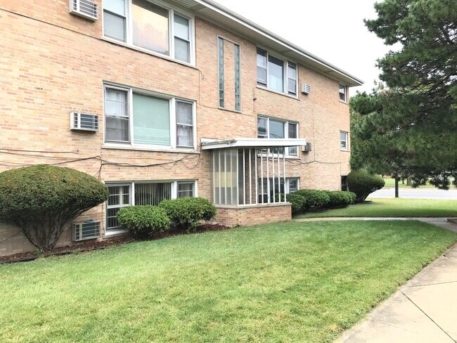 Building Photo - 8038 S Pulaski Rd