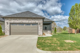 Building Photo - 213 Monroe Dr