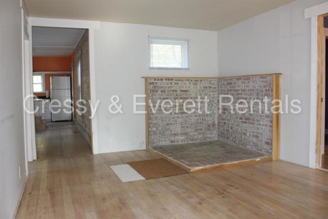 Building Photo - 308 Lake St