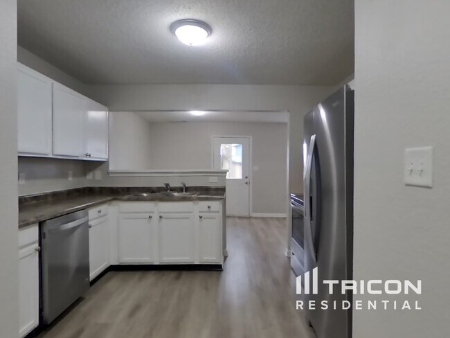 Building Photo - 522 Harmony Dr