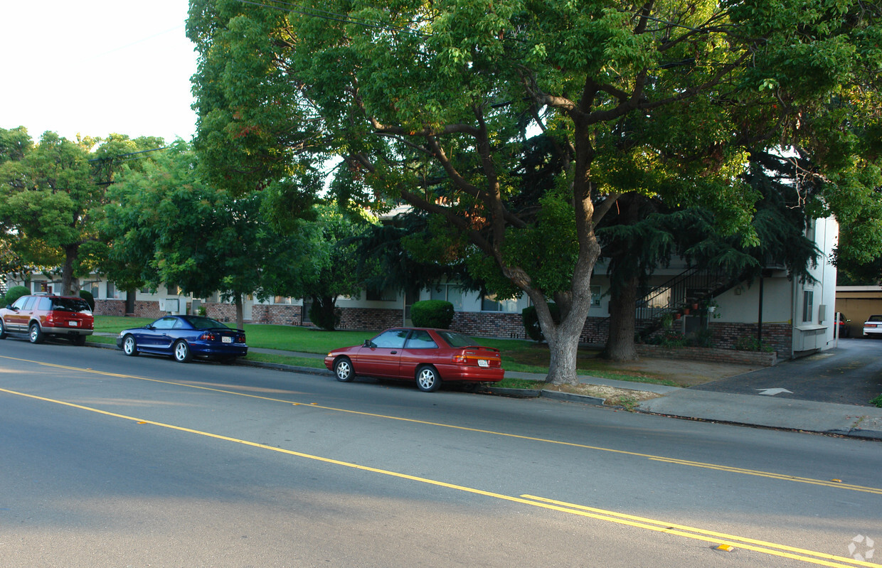 Primary Photo - 241 W Maude Ave