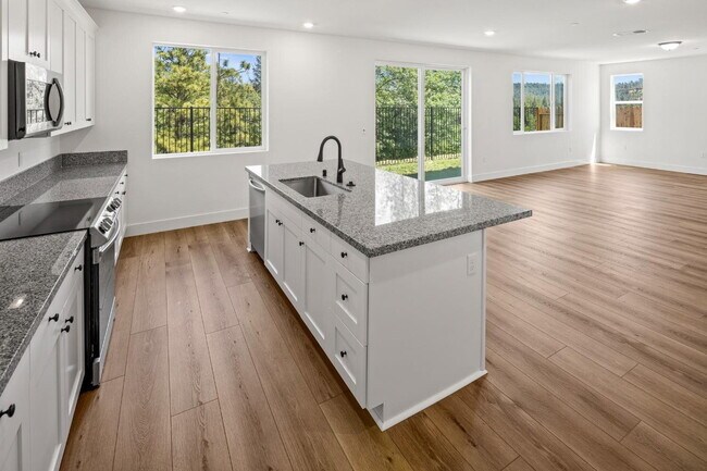 Foto del edificio - Brand new 5 bedroom home for rent in Sutter's Ridge near downtown Placerville!