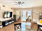 Foto principal - Room in Condo on E Hill Dr