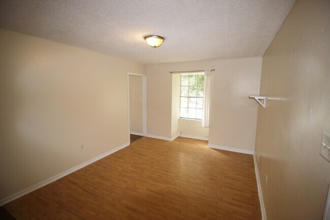 Building Photo - 176 Rosalie Dr