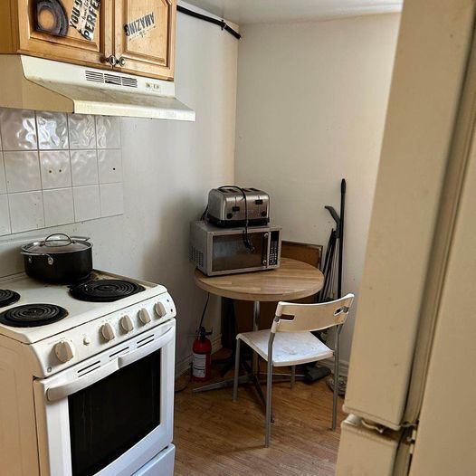 Building Photo - Male wanted for a room for rent in a 2-bed...