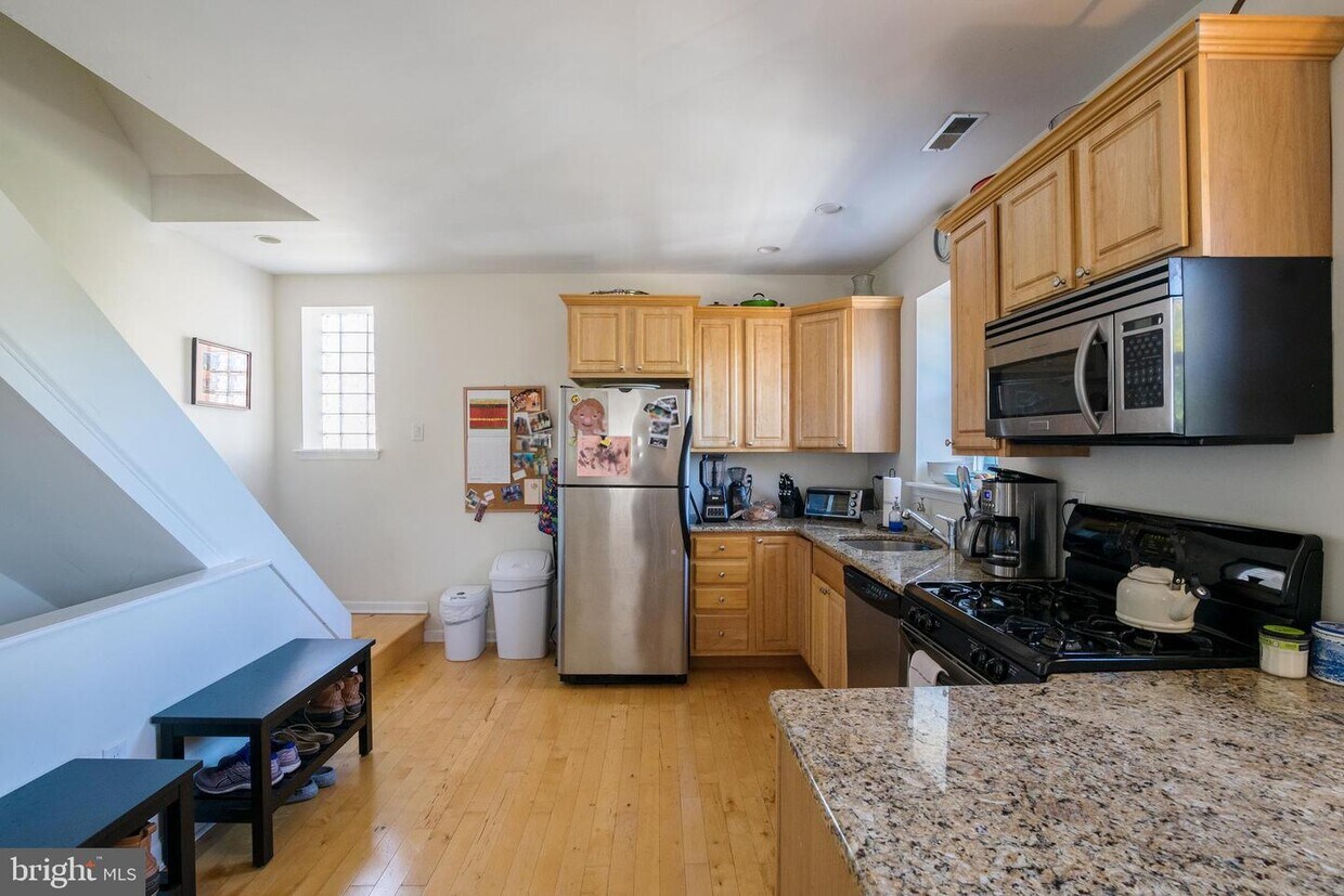 1130 Dorrance St Unit A, Philadelphia, PA 19146 Room for Rent in