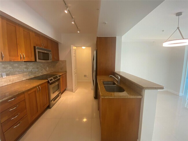 Foto del edificio - 1755 E Hallandale Beach Blvd