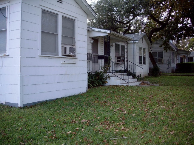 Building Photo - 2202 Lee Hall St