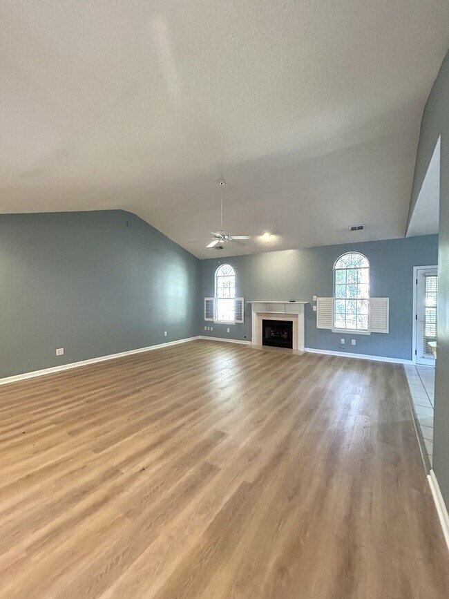 Foto del edificio - Spacious 3BR/2BA home in the highly desire...