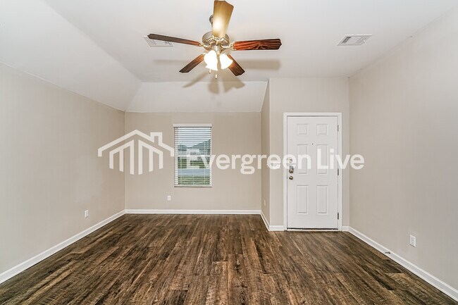 Foto del edificio - 16366 Creek Dr