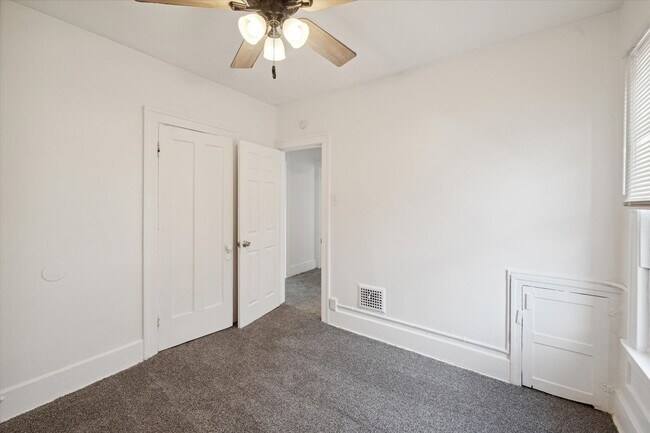 Foto del edificio - 2333/2335 Grand - T - Ody Holdings