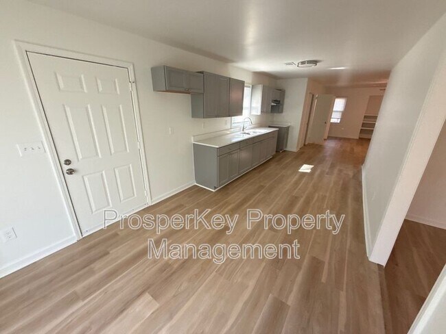 Building Photo - 1413 John Smith Ave