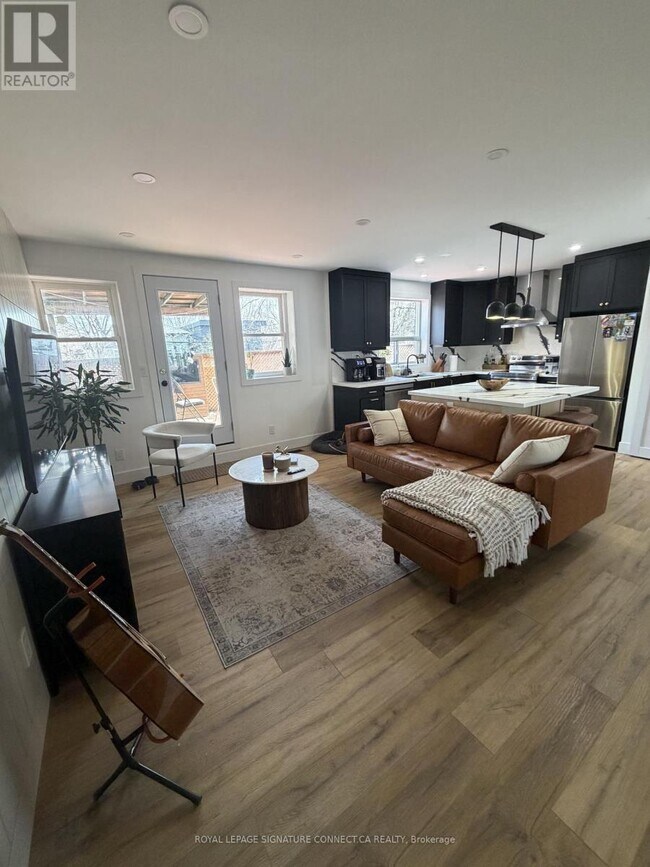 Photo du bâtiment - 1167 Woodbine Ave