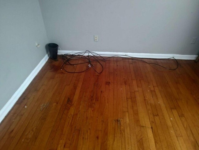 Building Photo - 713 E Town Rd