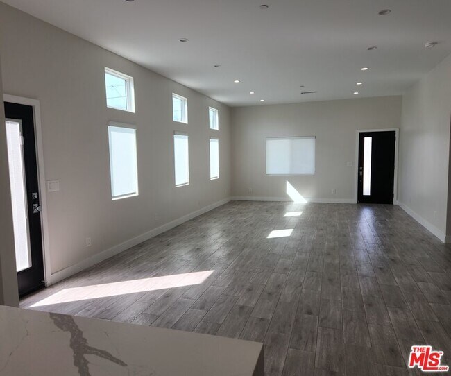 Foto del edificio - 422 Almond Ave