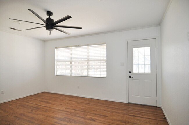 Building Photo - 6211 Westcoat Dr
