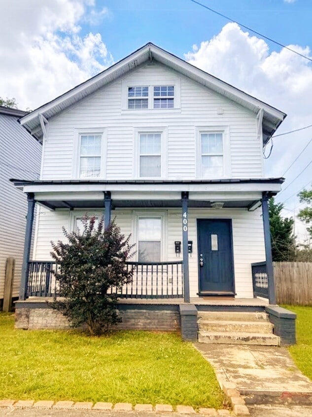 Primary Photo - 400 Jamestown Ave